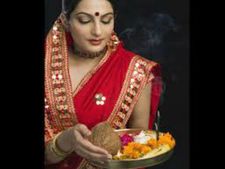 Karva Chauth 2017: कौन  थी  करवा,  क्या  है  उसकी  कहानी,  यहां जानिए...