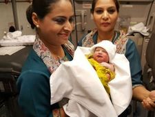  पाकिस्तान की फ्लाइट में महिला ने दिया बच्ची को जन्म,लोगों ने पूछा क्या लाइफ टाइम फ्री ट्रैवल गिफ्ट मिलेगा