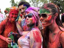  Holi 2018: रंग खेलने से पहले इन बातों का रखें खास ध्यान