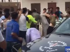 Video: अपने ही देश में चीन के इंजीनियरों से पिटते रहे पाकिस्‍तान पुलिस के जवान और लोग देखते रहे तमाशा 