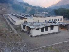 पाकिस्‍तान में लड़कियों की शिक्षा फिर खतरे में, गिलगित-बाल्‍टीस्‍तान में एक दर्जन गर्ल्‍स स्‍कूलों में आतंकियों ने लगाई आग 