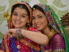 Raksha Bandhan 2018: ये बंधन तो प्यार का बंधन है...इसलिए एक धागा भाभी के लिए भी
