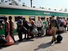 पाकिस्‍तान ने 16 भारतीय मछुआरों को किया गिरफ्तार, तीन नावों को लिया कब्‍जे में