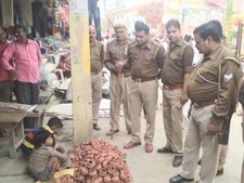 जब दरोगा जी ने गरीब बच्चों से खरीदे दीए और चुटकियों में जीत लिया उनका दिल