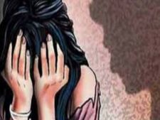 कॉलेज से लौट रही छात्रा के साथ युवक ने की छेड़छाड़, विरोध करने पर पेट्रोल छिड़क युवती को किया आग के हवाले