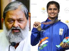 गोल्ड मेल्डलिस्ट मनु भाकर क्यों मांगे माफी, खेल मंत्री अनिल विज क्यों नहीं?