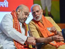 सवर्ण आरक्षण कार्ड खेलकर मोदी सरकार 2019 में कर पाएगी वापस