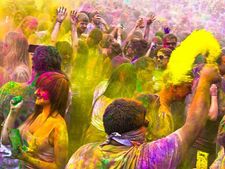 Holi 2019: रंग खेलने से पहले जरूर जानिए होली के बारे में ये दिलचस्प बातें