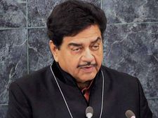 जिन्ना का नाम लेना इस देश में गुनाह क्यों हो गया है?