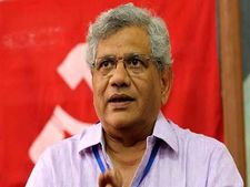 पश्चिम बंगाल में जमीन खिसकने के पीछे क्या खुद कम्युनिस्ट जिम्मेदार नहीं