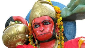 अत्यंत सिद्ध है सुंदरकांड का पाठ,  सुख-शांति-वैभव सब मिलता है इससे