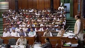 संसद में शोर के बीच क्यों दिखा सन्नाटा?