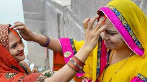 दिन के अनुसार तिलक लगाकर सोया भाग्य जगाएं