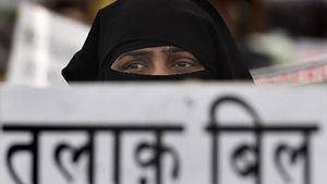 3 तलाक बिल पर बीजेपी के जाल में फंसती दिख रही है कांग्रेस