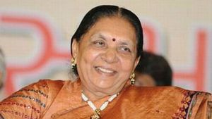 वीरता पुरस्कार से सम्मानित की जा चुकी हैं आनंदी बेन पटेल, झील में डूब रही बच्चियों की बचाई थी जान 