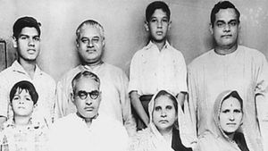  #AtalBihariVajpayee: अपने पिता संग एक ही क्लास में पढ़ते थे अटल बिहारी वाजपेयी, जानिए रोचक किस्सा 