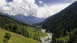 Jammu & Kashmir: जानिए धरती के जन्नत के बारे में कुछ बेहद खास बातें 