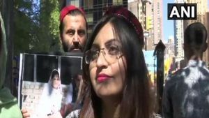 अमेरिका में पाकिस्‍तान की मिलिट्री और इसके पीएम इमरान खान की पोल खोल रही है यह लड़की
