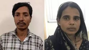 प्यार में आड़े आ रहे पति को पत्नी ने खौफनाक तरीके से उतार दिया मौत के घाट
