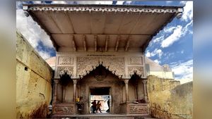 बहुत रहस्यमयी है यह महल, यहां रोज आते हैं कृष्ण, छोड़ जाते हैं निशानियां, PHOTOS