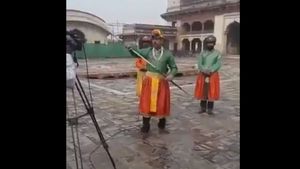  Video: भैंस का इंटरव्‍यू लेने वाले पाकिस्‍तानी जर्नलिस्‍ट का एक और मजेदार वीडियो, हंस-हंस कर हो जाएंगे पागल