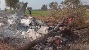 पाकिस्‍तान: मियांवली में क्रैश हुआ PAF का एयरक्राफ्ट, दोनों पायलट्स की मौत