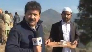 Video: पाकिस्‍तान के जर्नलिस्‍ट ने किया विंग कमांडर अभिनंदन वर्तमान के लिए चाय बनाने वाले का इंटरव्‍यू