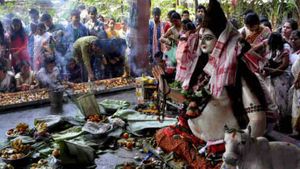 महाशिवरात्रि पर बेलपत्र के ये प्रयोग देंगे अटूट लक्ष्मी का वरदान
