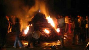  Holika Dahan 2020: होलिका दहन आज, जानिए मुहूर्त और पूजा विधि, इस दौरान ना करें ये काम 