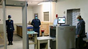 पाकिस्‍तान के PM इमरान खान का अजब-गजब बयान, बोले- Coronavirus के लक्षण नजर आएं तो भी घर पर रहें