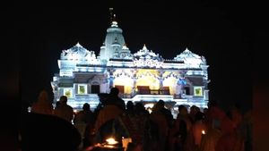 1 हजार मजदूरों की मेहनत से 11 साल में बना 125 फीट ऊंचा मंदिर, यहां जैसी कहीं नहीं मनती होली