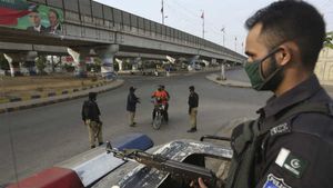 कोरोना वायरस: UAE में गई 10,000 पाकिस्‍तानियों की नौकरी, दुबई में सरकार के खिलाफ प्रदर्शन