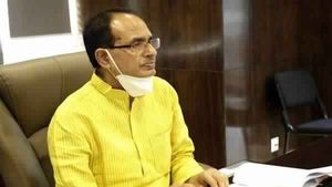 सत्ता के लिए मारामारी की वजह से एमपी में बेकाबू हुई कोरोना महामारी