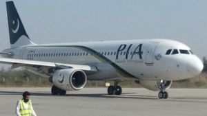  PIA Airbus 320 crash: क्या होता है Mayday (मेडे) का मतलब?