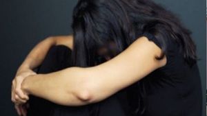 Harassment at Workplace: कार्यस्थल पर यौन शोषण के खिलाफ सख्त कानून के बावजूद अपराधियों के हौसले बुलंद क्यों?