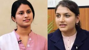 Success Story : मिलिए उन 2 बेटियों से, जिन्होंने कामयाबी में माता-पिता को भी छोड़ा पीछे