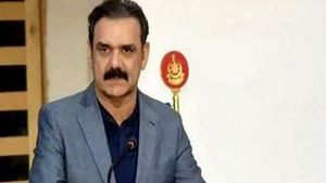  Pakistan: इमरान खान को झटका, बेहद करीबी पूर्व लेफ्टिनेंट जनरल असीम बाजवा ने दिया इस्तीफा