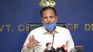 राजधानी में कोरोना के केस घटे, एक हजार वैक्सीन सेंटर तैयार कर रही है Delhi Government: सत्येंद्र जैन