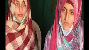 VIDEO: पाकिस्‍तान को सौंपी गईं दोनों बहनों ने भारतीय सेना के बारे में कही ये बात, बोलीं- हमने तो सोचा था... 