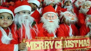 Merry Christmas 2020: अपनों को 'क्रिसमस' पर भेजें ये प्यार भरे संदेश 