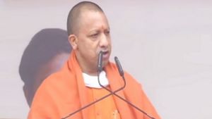 CM योगी ने क‍िया 'किसान कल्‍याण मिशन' का आगाज,कहा-PM की नीतियों के कारण मुख्य धारा में शामिल हुआ किसान