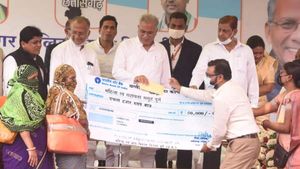 दुर्ग में रिसाली निगम के नए ऑफिस का सीएम भूपेश बघेल ने किया शुभारंभ, 12.74 करोड़ के कार्यों का किया लोकार्पण