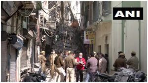 Delhi News: तुर्कमान गेट इलाके में गिरी चार मंजिला इमारत, आसपास की बिल्डिंग को करवाया गया खाली