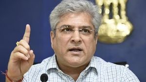 दिल्ली सरकार ने 1000 एसी लो फ्लोर सीएनजी बसों की खरीद के लिए फंड को दी मंजूरी