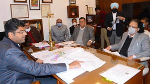 हरियाणा: नांगल चौधरी में शुरू होगा मल्टी-मॉडल लॉजिस्टिक हब का निर्माण, डिप्टी CM चौटाला ने दिए दिशा-निर्देश