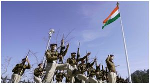 Republic Day Wishes:'हमें जान से प्यारा यह गणतंत्र हमारा', अपनों को इन SMS से भेजिए शुभकामनाएं