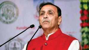 सीएम रुपाणी ने किया गुजरात में किसान सूर्योदय योजना के दूसरे चरण का शुभारंभ