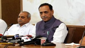 गुजरात- दूरस्थ इलाकों में लोगों तक वैक्सीन की सूचनाएं पहुंचाने की ऑफलाइन व्यवस्था हो: डिप्टी CM नितिन पटेल