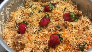 Bizarre: पाकिस्तानी शख्स ने बिरयानी के साथ किया अजीब प्रयोग, इंटरनेट पर उड़ने लगा मजाक