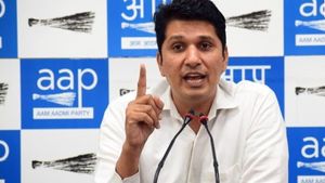 MCD के स्कूलों में पढ़ने वाले चार लाख गरीब बच्चों के हक पर कुंडली मार कर बैठी है भाजपा: AAP